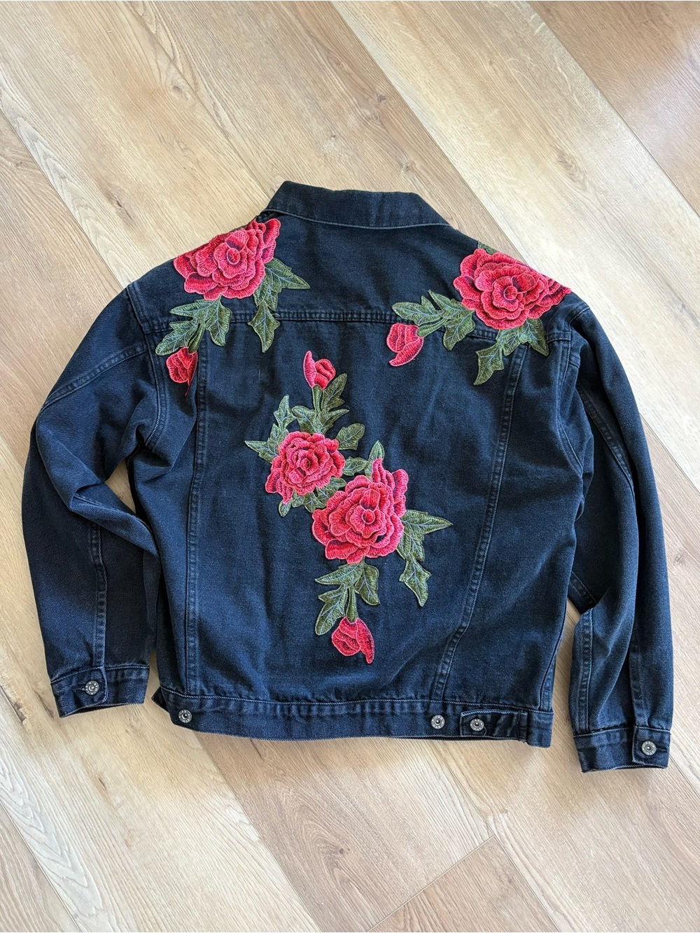 carmar oversized black denim jacket with red roses 🌹 size medium
